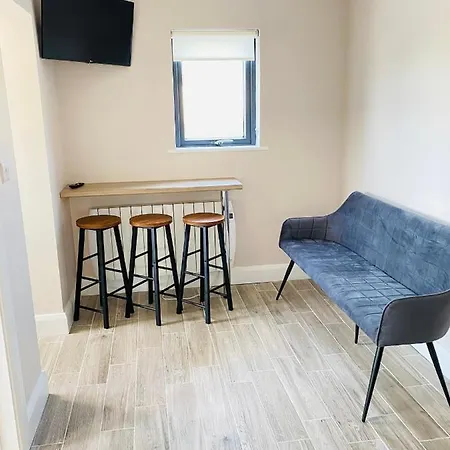 Village Apartment *
